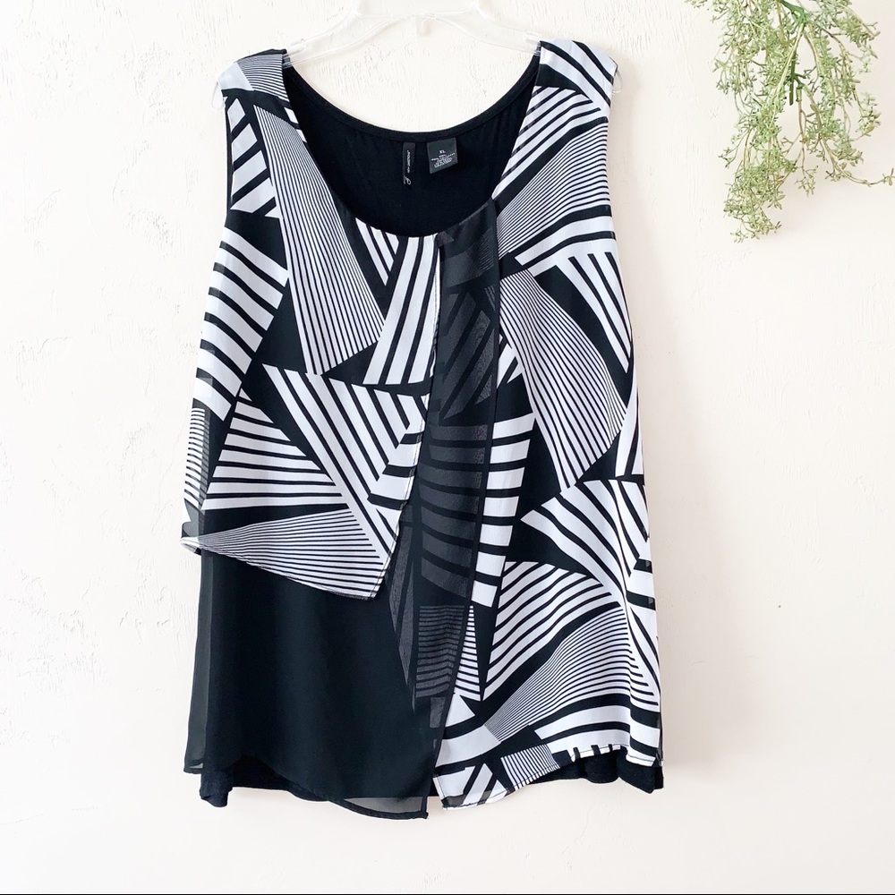 New Directions | Sleeveless Black White Blouse